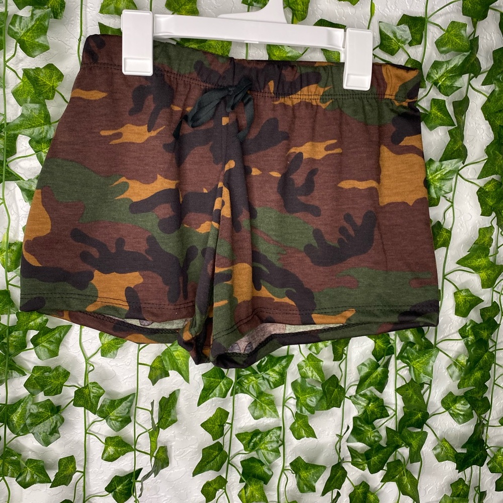 hollister camo booty sweat shorts
